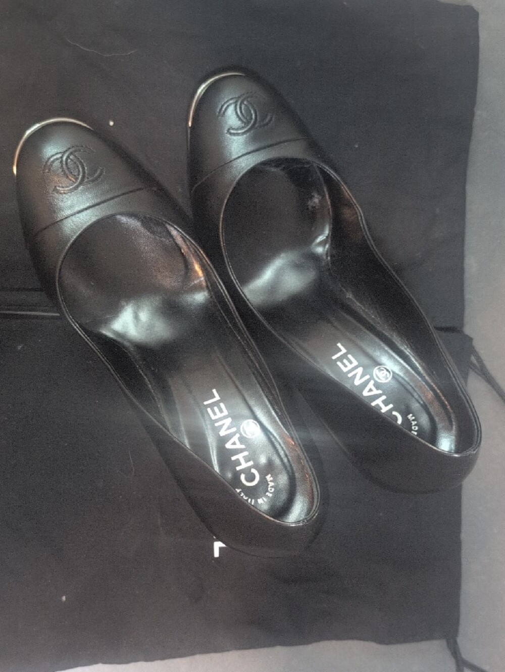 CHANEL Black Leather CC-Toe Mid Heel Pumps - Picture 4 of 4